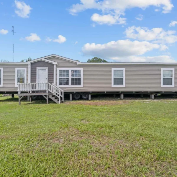 2023 Live Oak HPS Painted Sheetrock Big Horn H-3684F-PS Mobile Home- 4BR/2BA – 32X72 – 2017 sqft